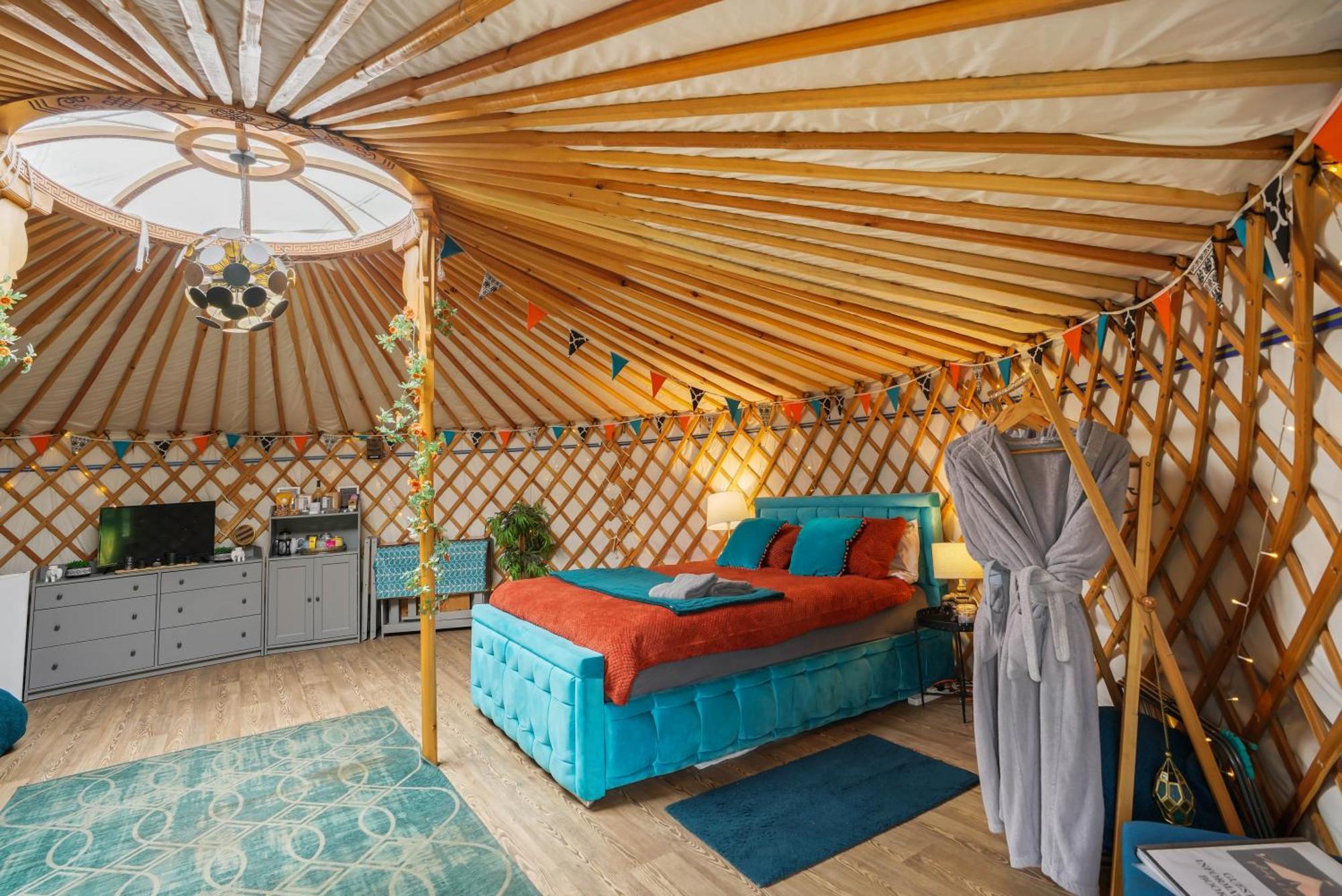 Luxury tent Glamp And Tipple Ltd *