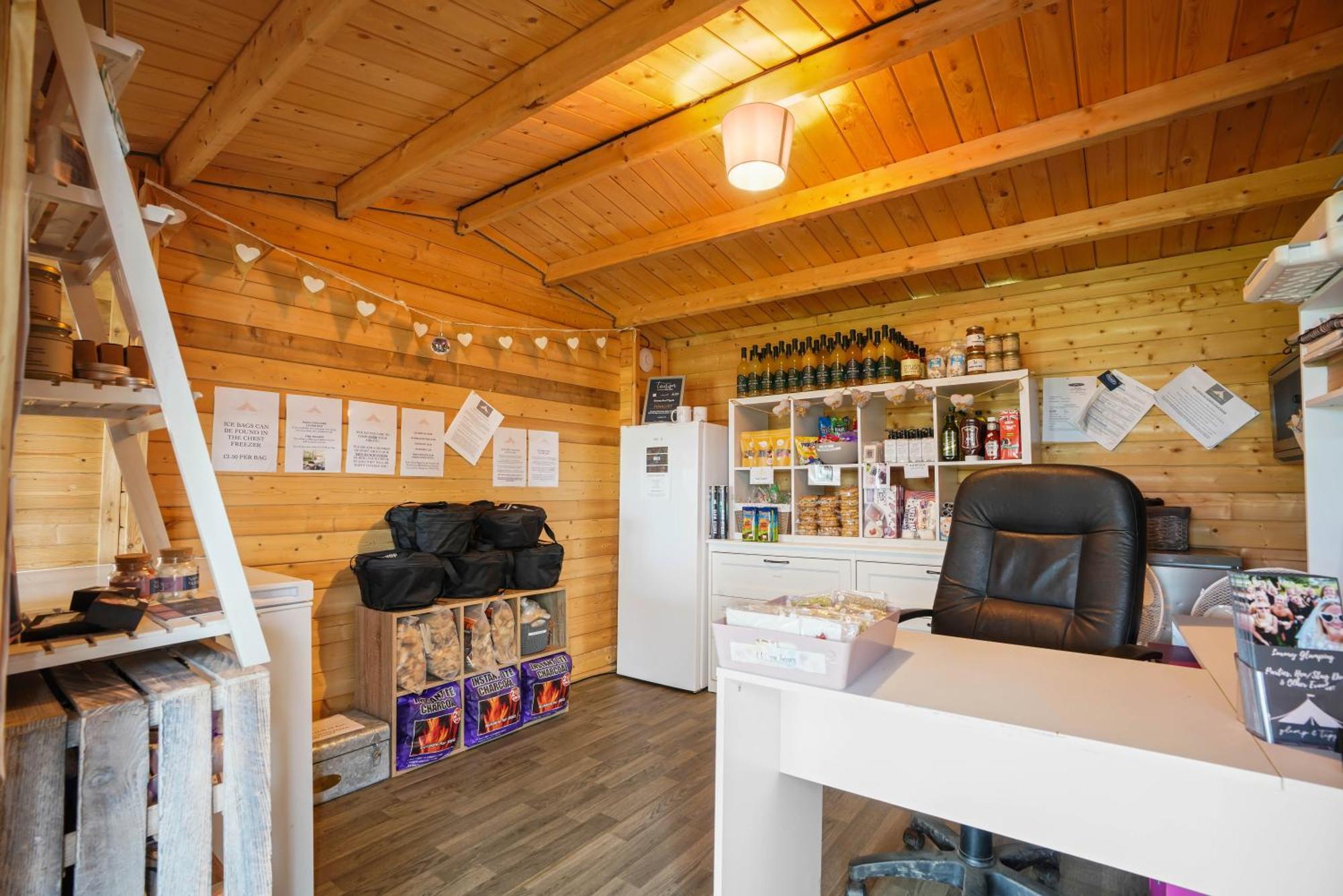 Glamp And Tipple Ltd * Great Ellingham