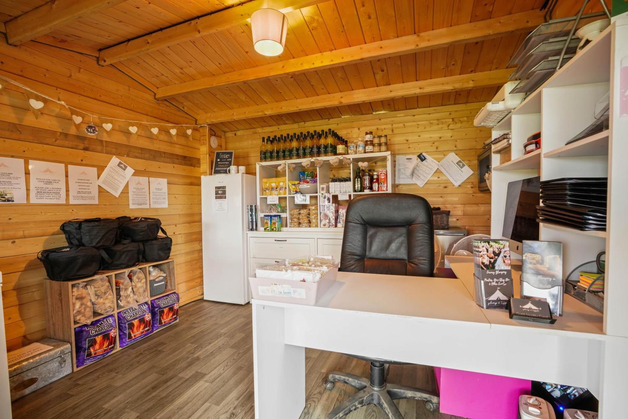 Glamp And Tipple Ltd