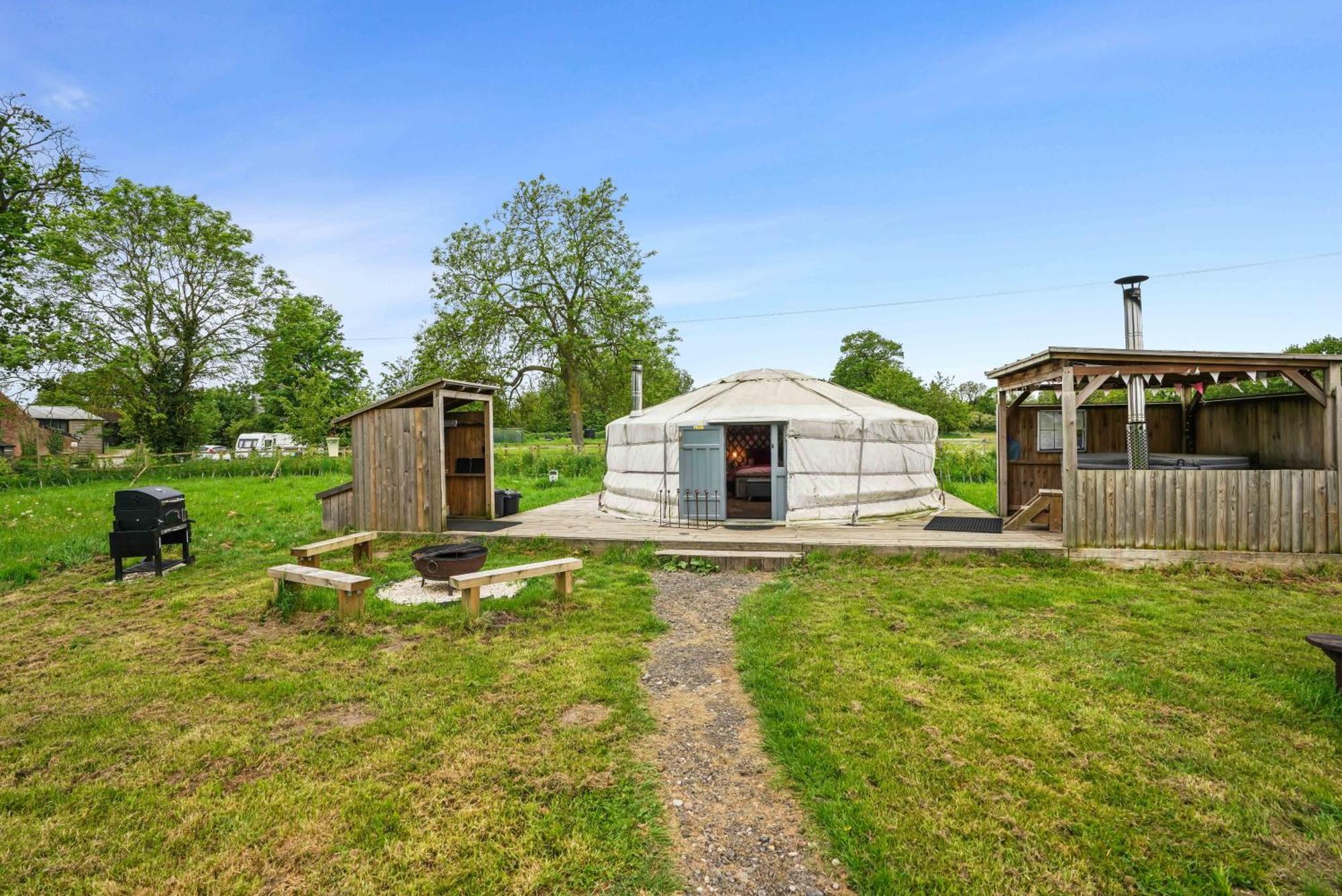 Glamp And Tipple Ltd Luxury tent *
