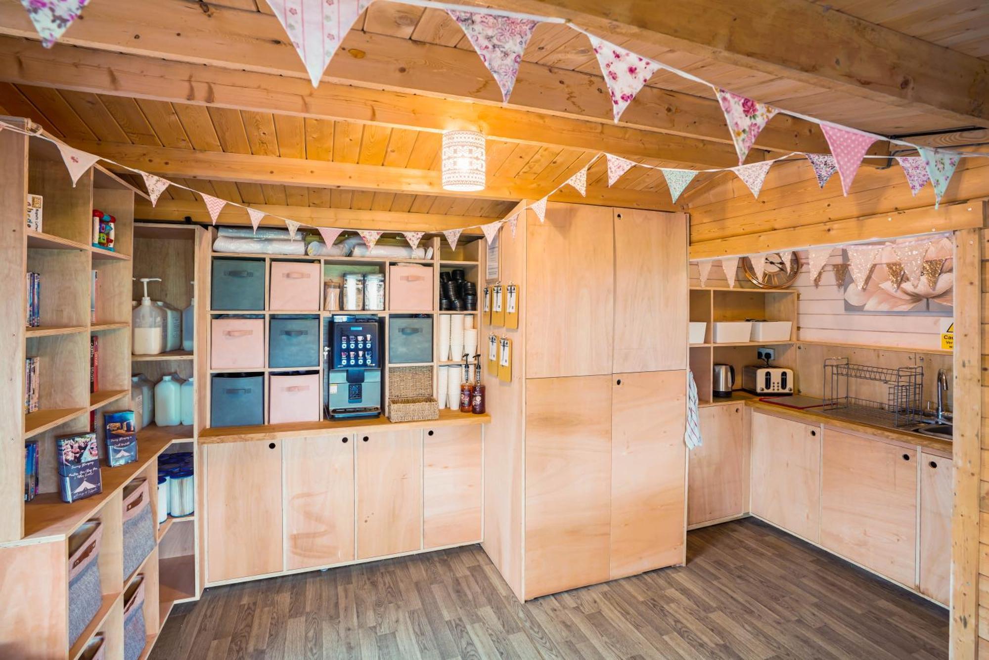 Glamp And Tipple Ltd Great Ellingham